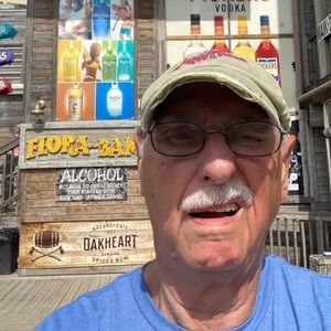 Meet your Posher, Dennis